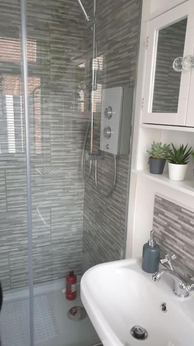 Near Liverpool Double Bedroom Hideaway Wirral Extérieur photo