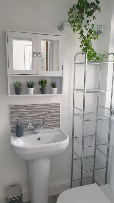 Near Liverpool Double Bedroom Hideaway Wirral Extérieur photo