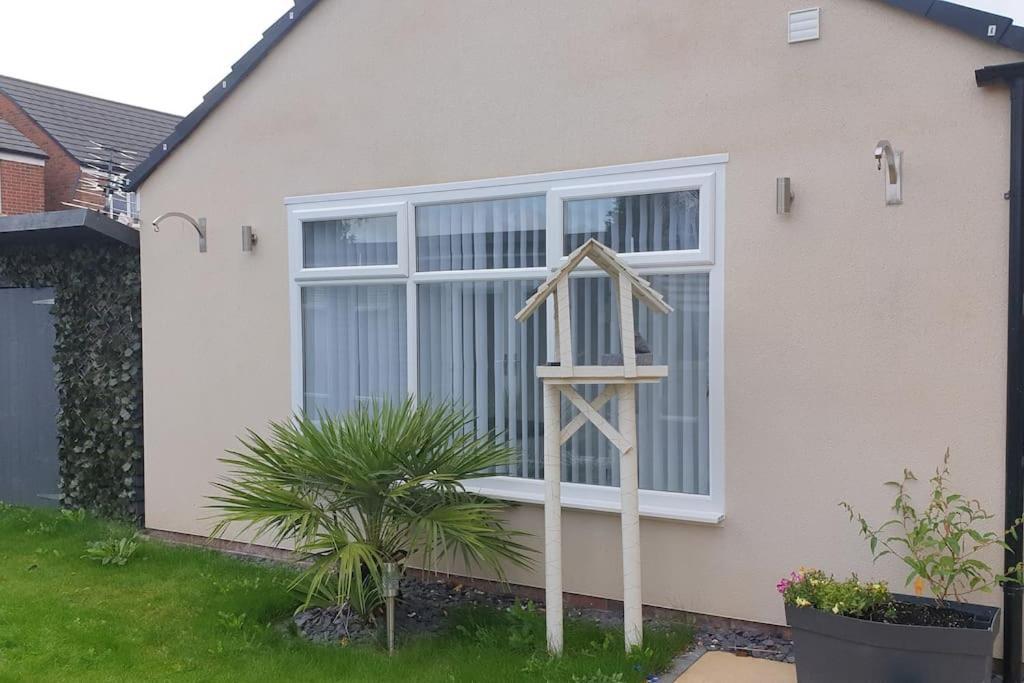 Near Liverpool Double Bedroom Hideaway Wirral Extérieur photo